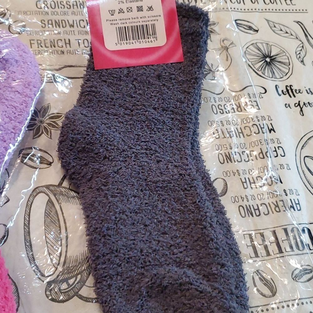 Soft Fuzzy Comfy Socks (1 Pair) - Picture 3 of 4